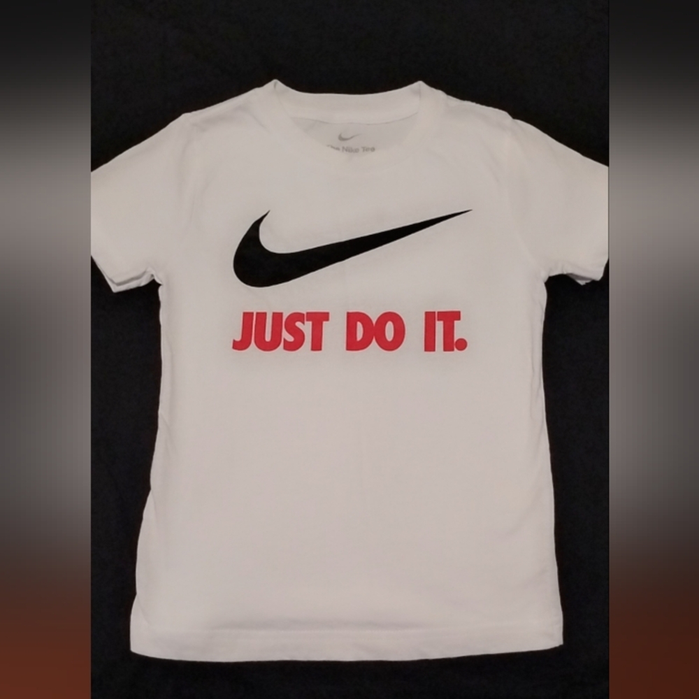Kids NIKE Tee size Sm 4-5 years